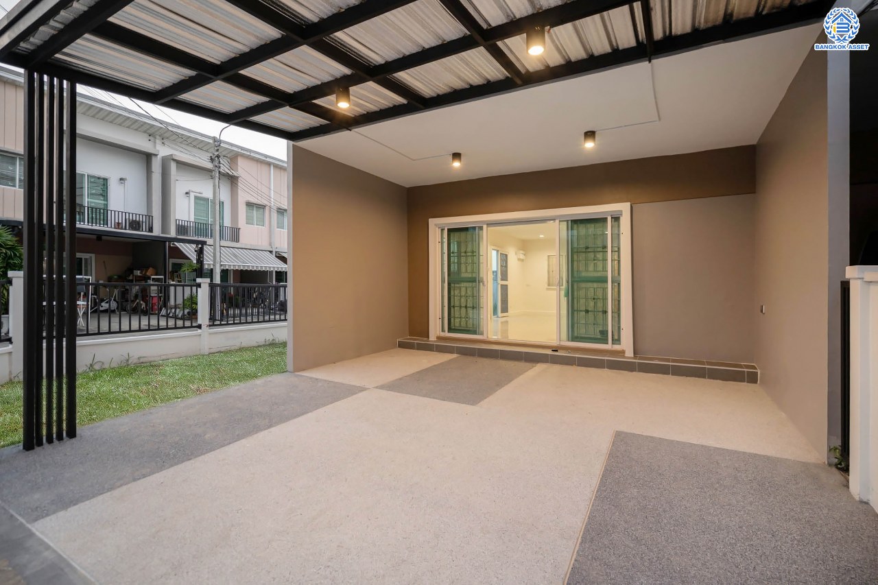 บ้านมือสองตกแต่งใหม่ โครงการ พลีโน่ รัตนาธิเบศร์-ชัยพฤกษ์ คุณภาพแบรนด์ AP ทาวน์เฮ้าส์หลังมุม เนื้อที่ 40.8 ตร.ว. ฟังก์ชัน 3 ห้องนอน 2 ห้องน้ำ 2 ที่จอดรถ ติดถนนเมน พร้อมเข้าอยู่ เชื่อมต่อหลายเส้นทาง ใกล้รถไฟฟ้าสายสีม่วง "สถานีบางพลู" และเซ็นทรัลเวสต์เกต